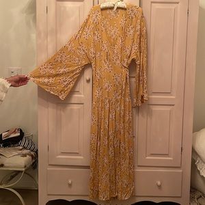 Billabong maxi wrap dress yellow floral- size large
